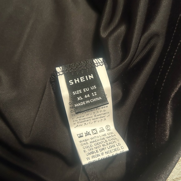 Black velvet dress with see through sparkly sleeves. Velvet belt Size 12 - Picture 4 of 4